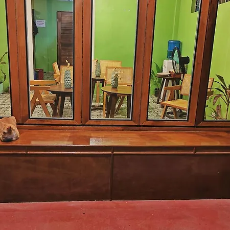 80 Bar Hostel-2